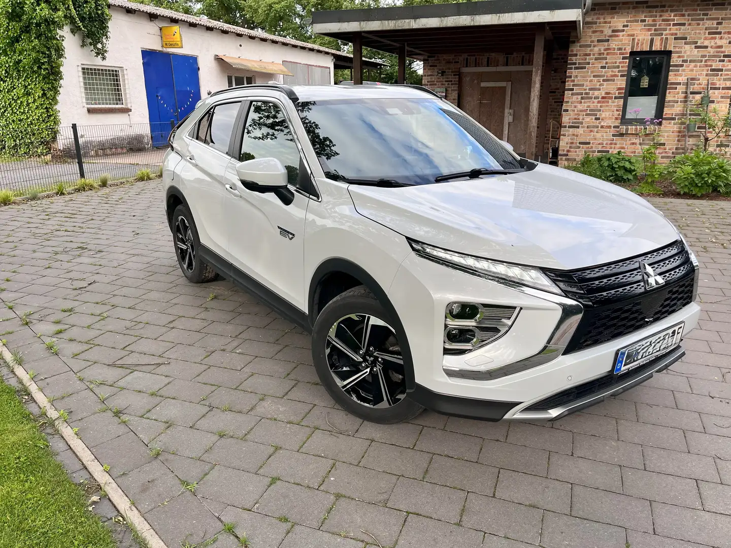 Mitsubishi Eclipse Cross Eclipse Cross Plug-In Hybrid 4WD Intro Edition - 2