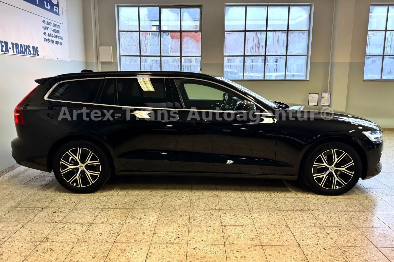 Volvo V60 B4/NAVI/SHZ/KAMERA/PDC/LED/ACC Schwarz - 2