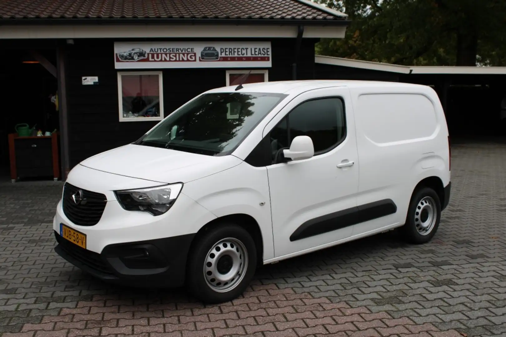 Opel Combo 1.5D L1H1 EDITION 130PK AUTOMAAT Navi PDC Carplay Wit - 1