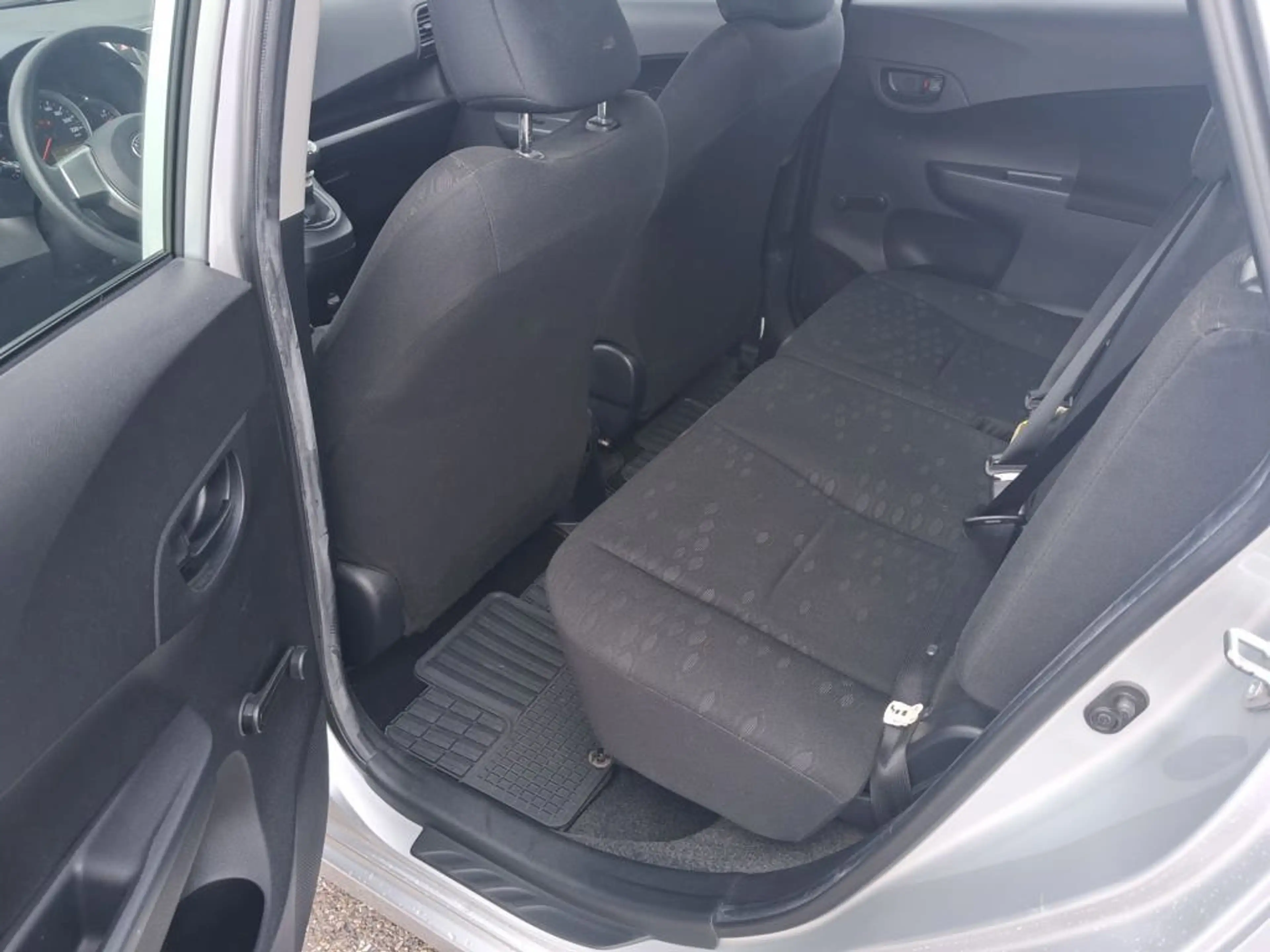 Toyota Verso-S 1.3 VVT-i Comfort — photo 6
