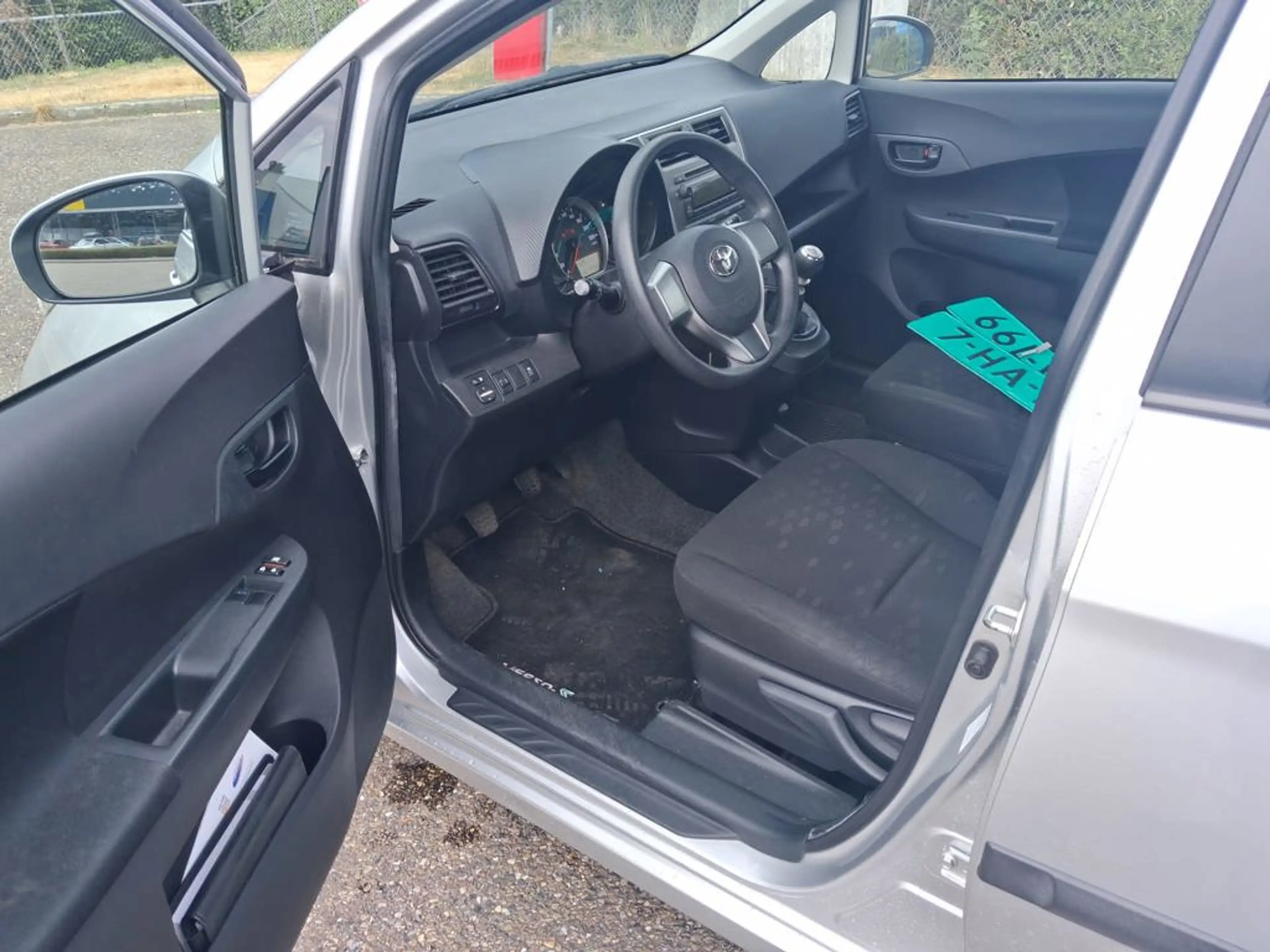 Toyota Verso-S 1.3 VVT-i Comfort — photo 5