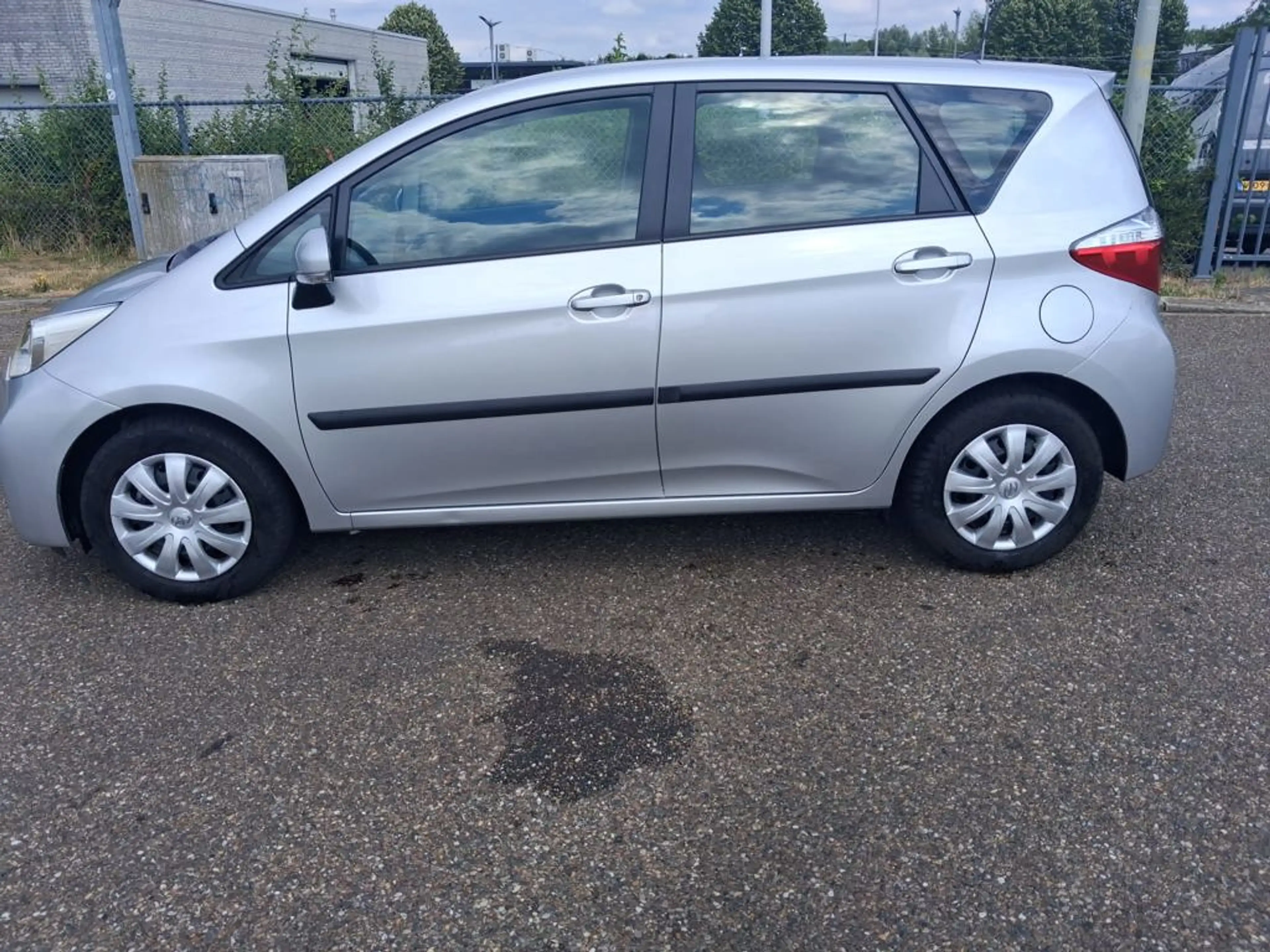 Toyota Verso-S 1.3 VVT-i Comfort — photo 3