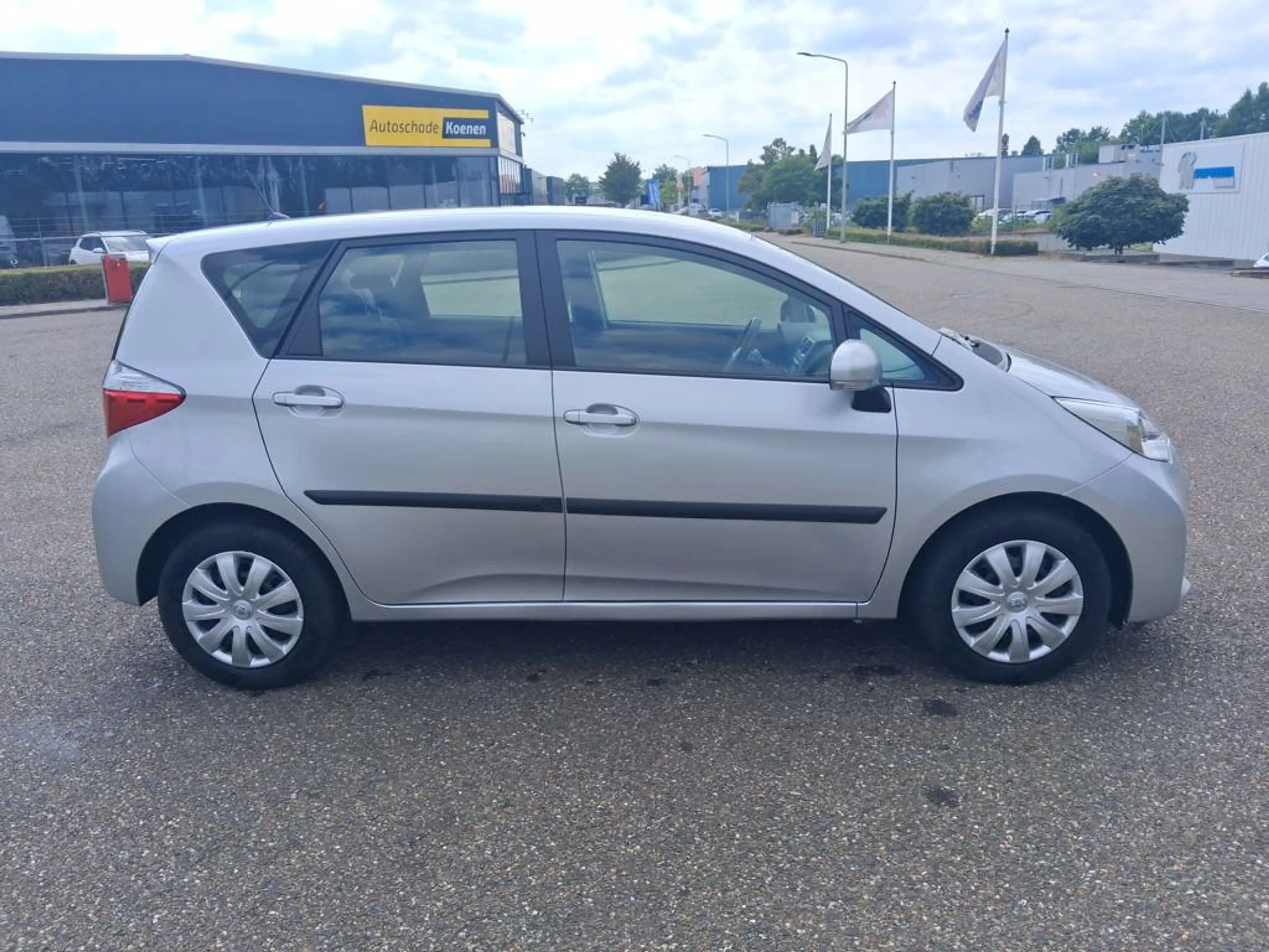 Toyota Verso-S 1.3 VVT-i Comfort — photo 2