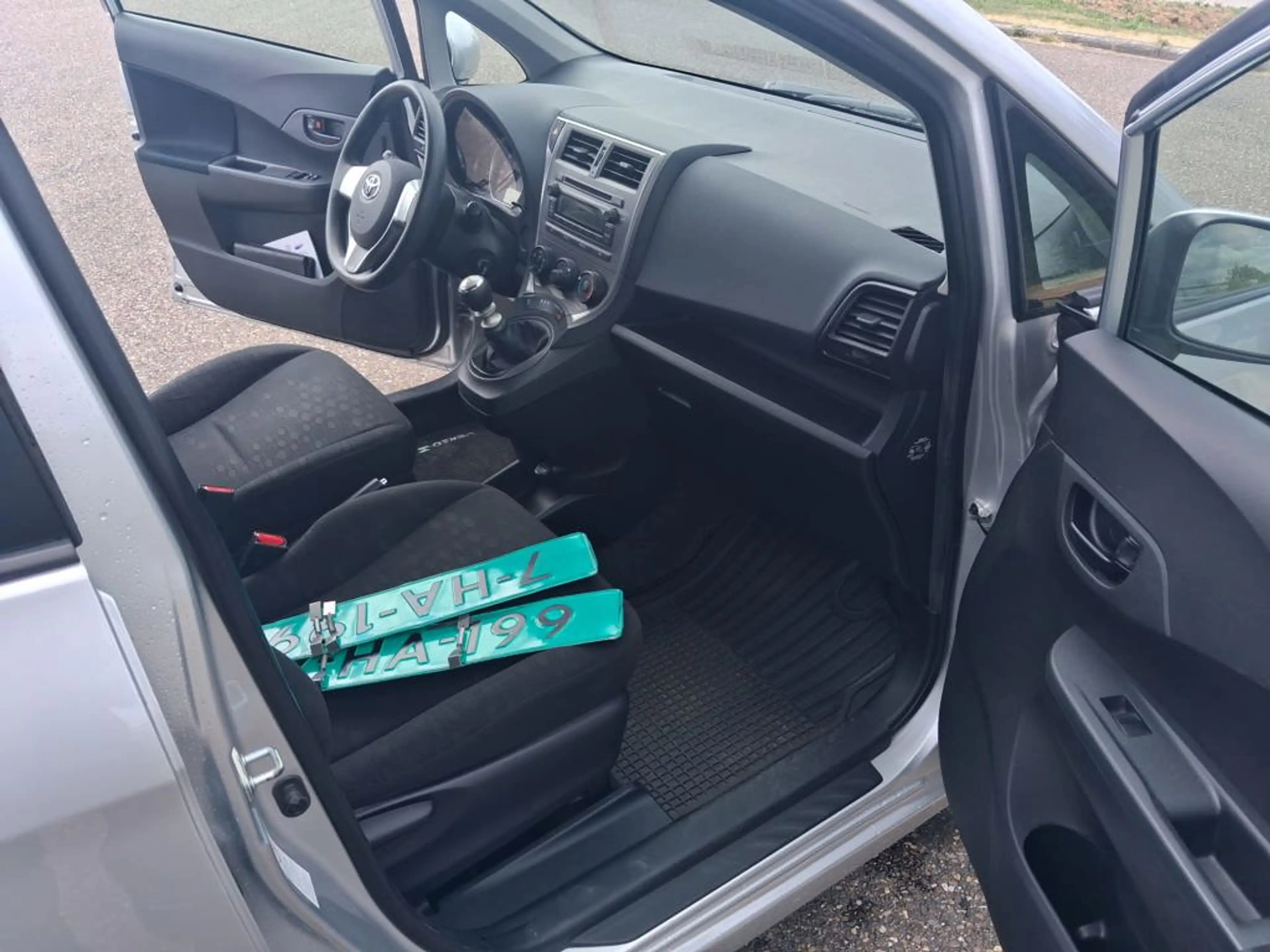 Toyota Verso-S 1.3 VVT-i Comfort — photo 8