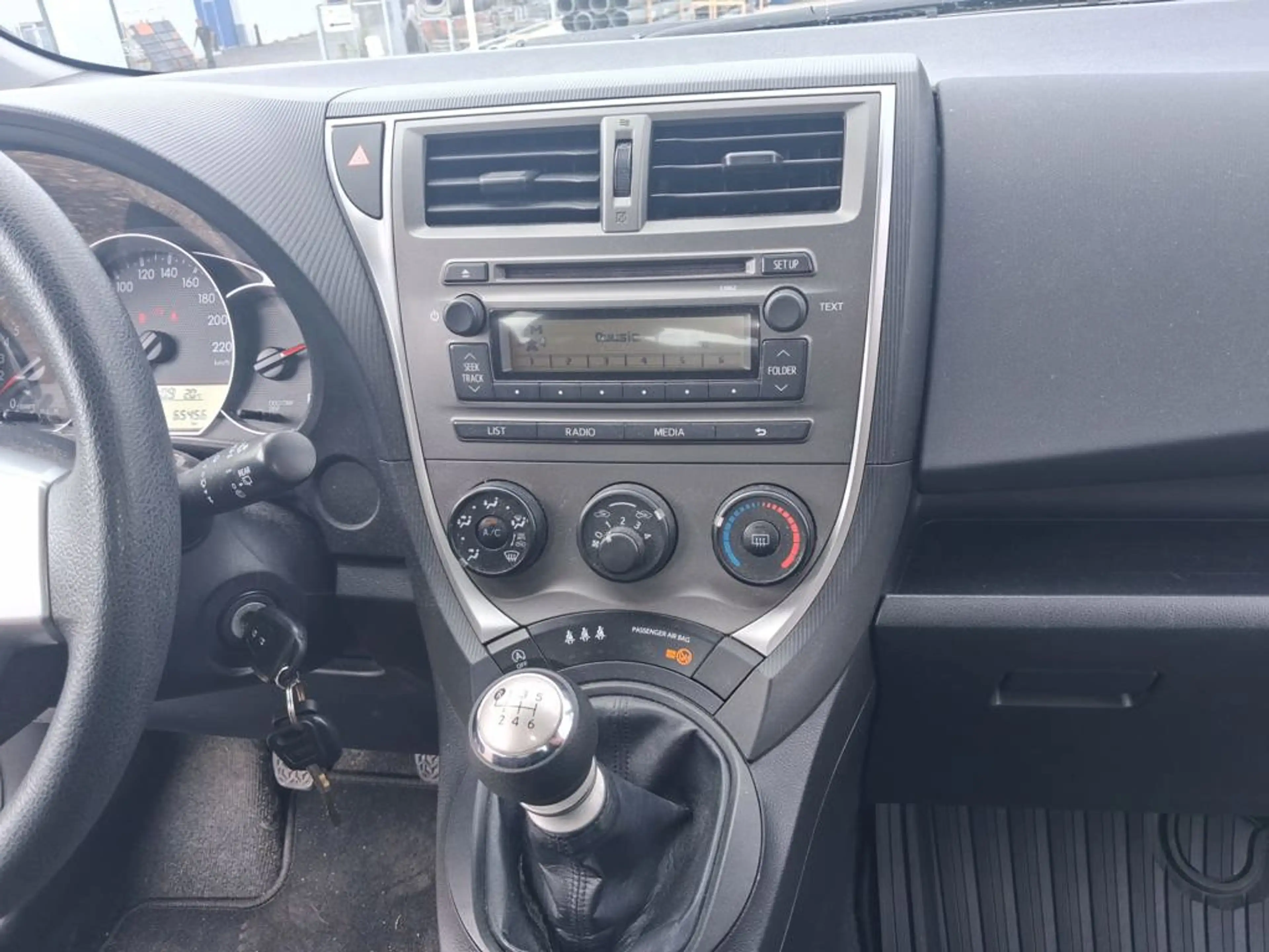 Toyota Verso-S 1.3 VVT-i Comfort — photo 9