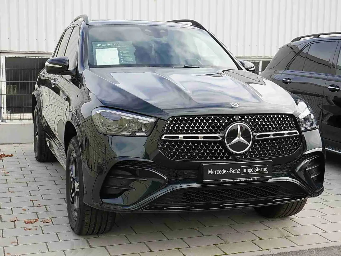 Mercedes-Benz GLE 300 d 4M AMG+DISTR.+STANDH.+AHK+PANO+NIGHT++ Grün - 2