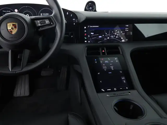 Porsche Taycan view 11