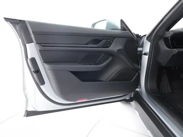 Porsche Taycan view 13