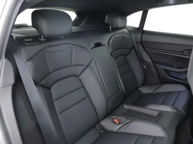 Porsche Taycan view 14