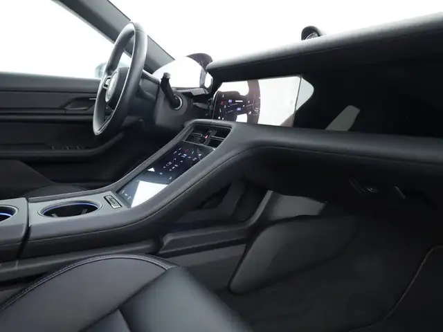Porsche Taycan view 15