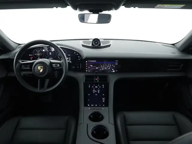 Porsche Taycan view 12
