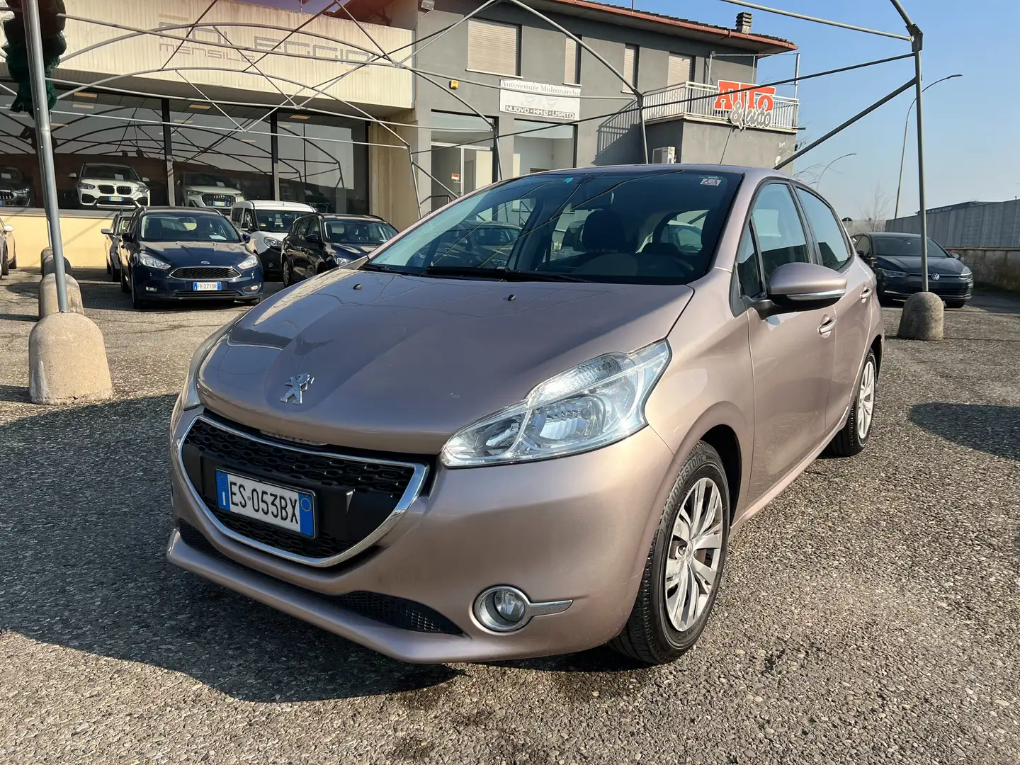 Peugeot 208 5p 1.4 hdi Bronzo - 1