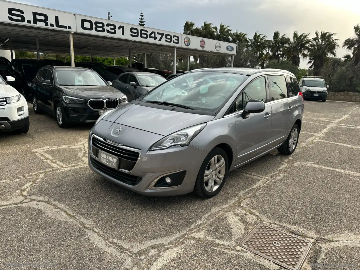 Peugeot 5008 1.6 HDi 115 CV Allure Grijs - 1