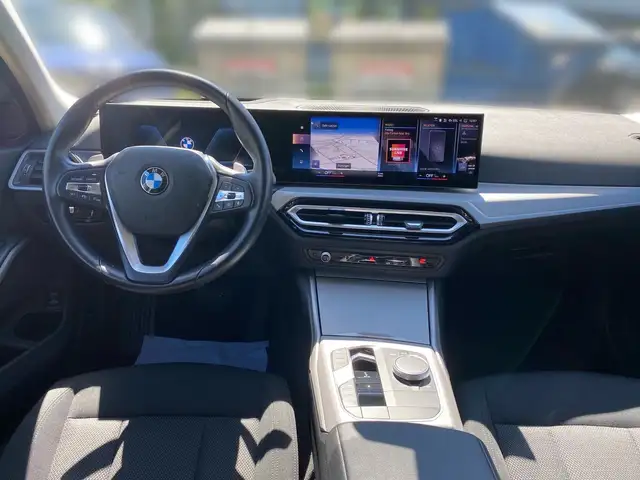 BMW 3 Series view 10