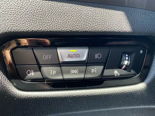 BMW 3 Series view 14