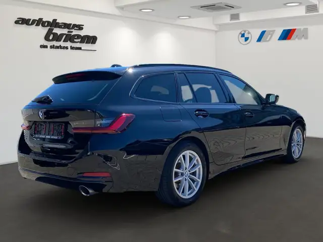 BMW 3 Series view 3