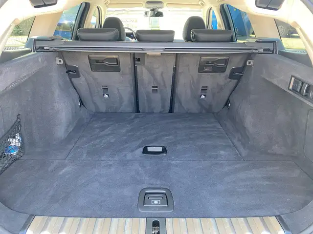 BMW 3 Series view 12