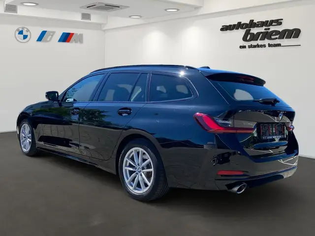 BMW 3 Series view 4