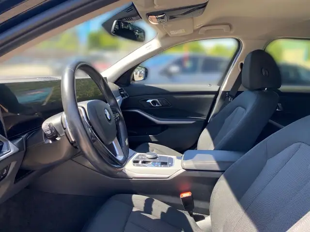 BMW 3 Series view 7
