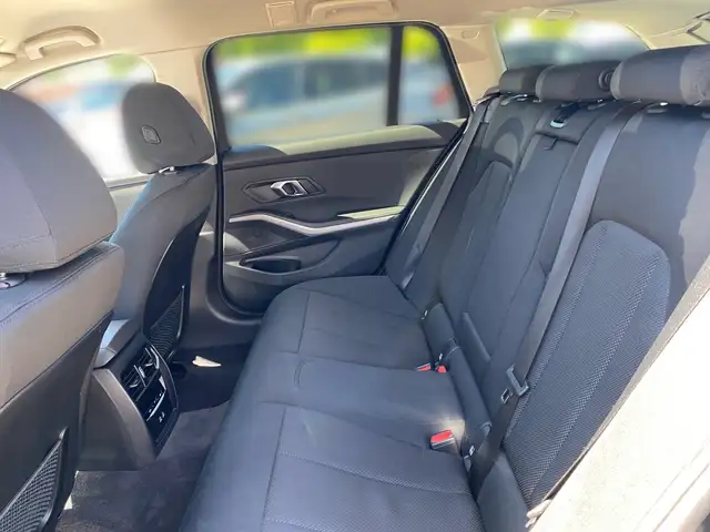 BMW 3 Series view 11