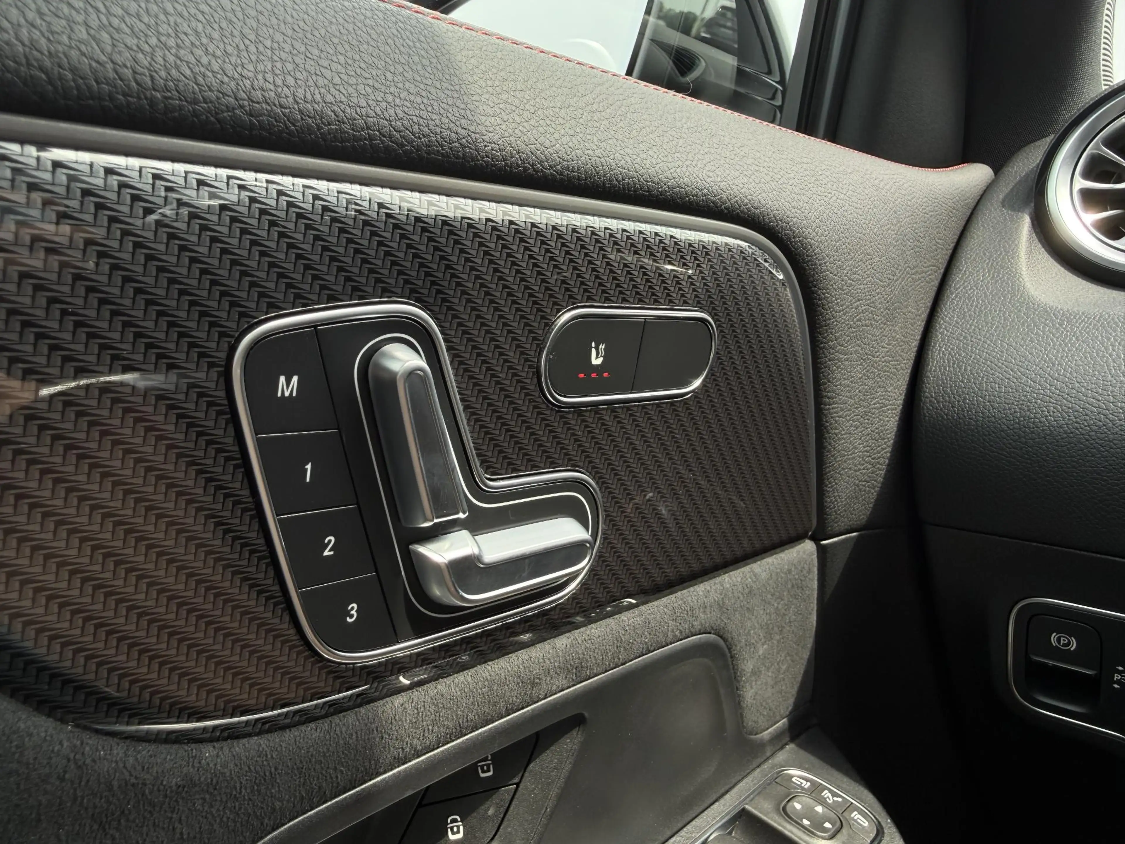 Mercedes-Benz GLA 250 e AMG |Pano|ACC|Trekhaak|Memory| — photo 19