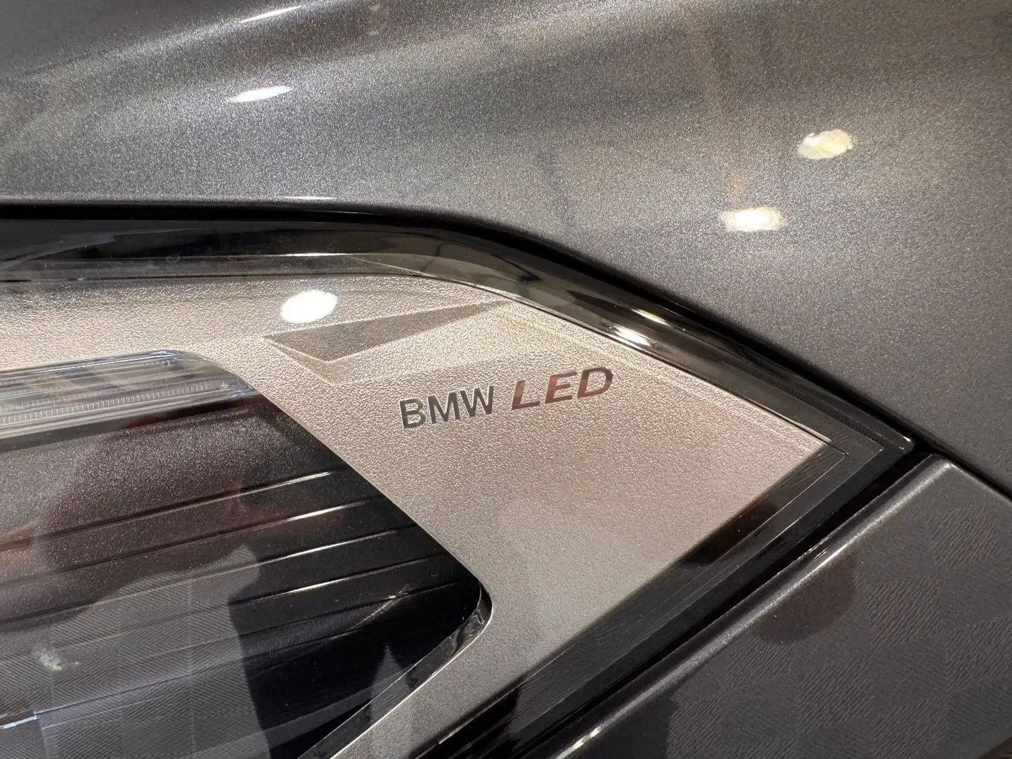 BMW X1 20i*M SPORT*ACC-PANO-HUD-R.KAM-HiFi-AHK-APPLE Grijs - 2