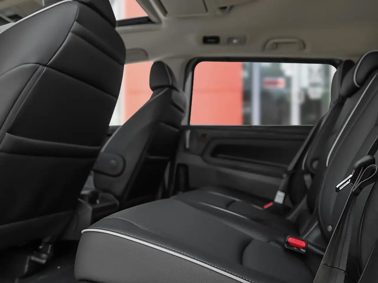 Honda Odyssey снимка Honda Odyssey