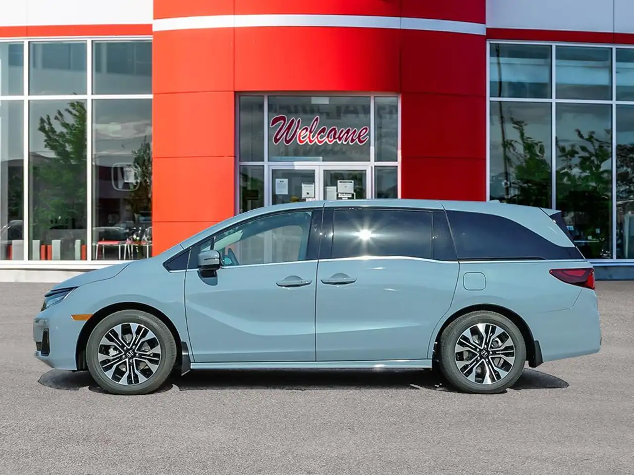 Honda Odyssey снимка Honda Odyssey