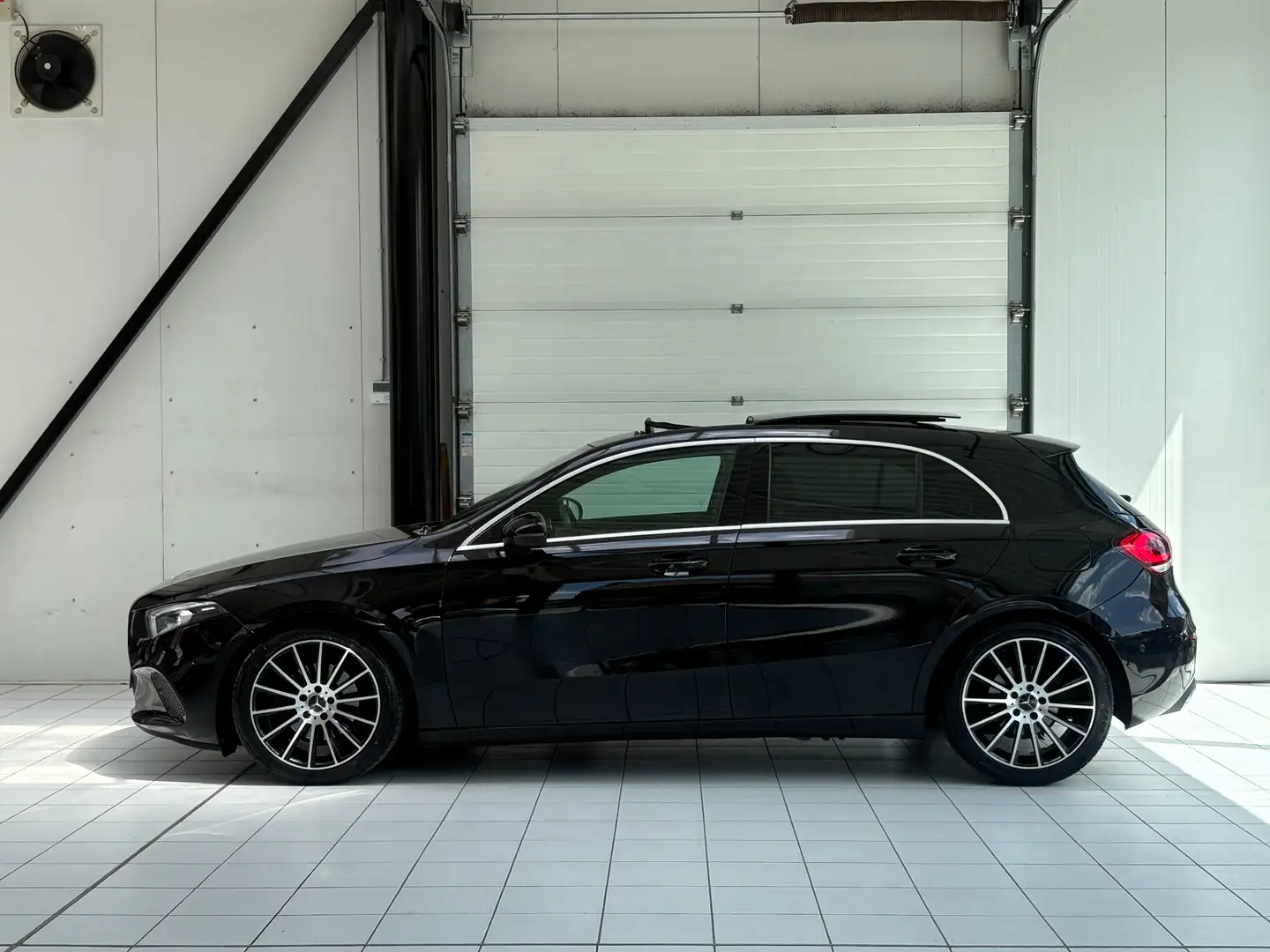 Mercedes-Benz A 200 A 200 *LED*CUIR*TOIT*GPS*CAMERA*CARPLAY*JANTES* Zwart - 2