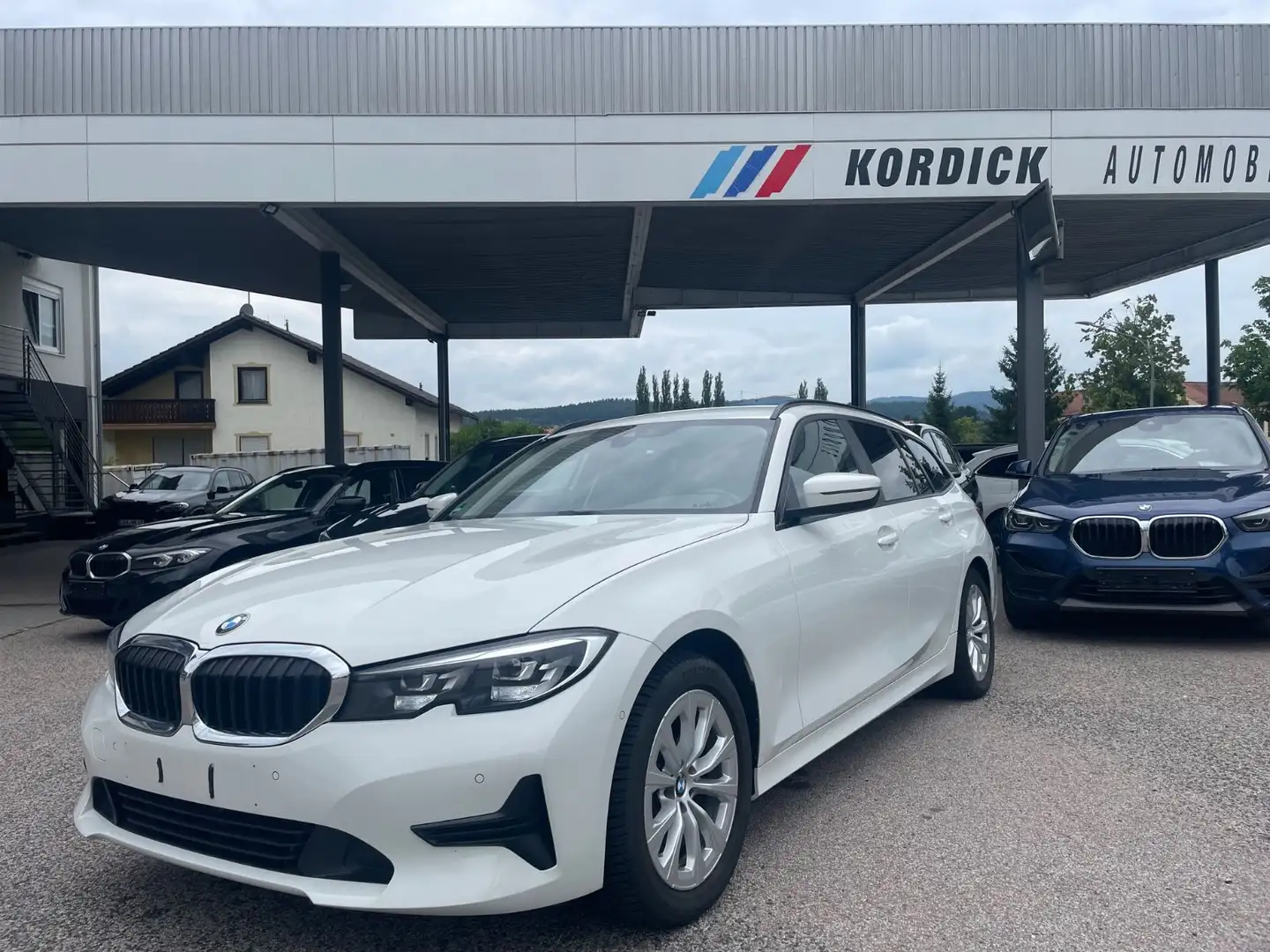 BMW 320 iA TOURING G21 "ADV."/LC"PROF"/AHK/STANDHZG Bianco - 1