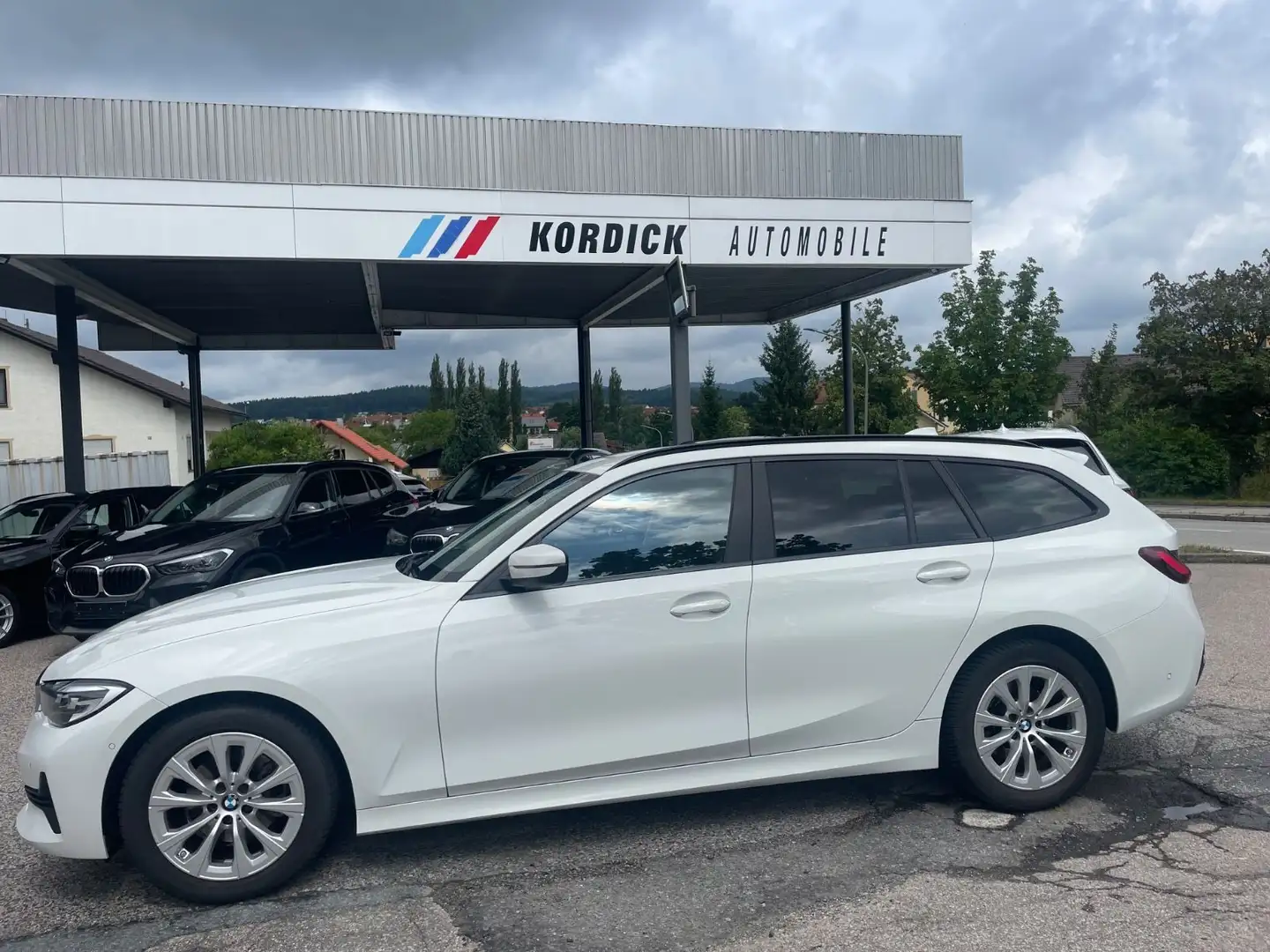 BMW 320 iA TOURING G21 "ADV."/LC"PROF"/AHK/STANDHZG Bianco - 2