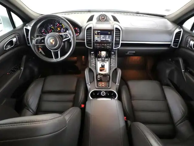 Porsche Cayenne view 9
