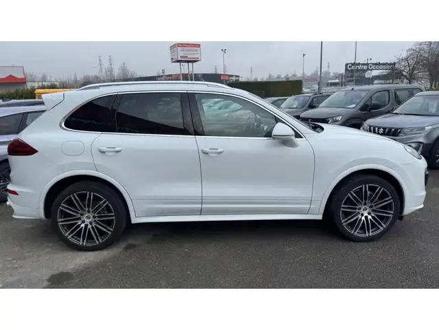 Porsche Cayenne view 3