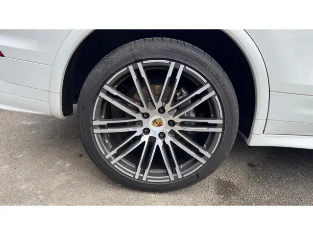Porsche Cayenne view 6