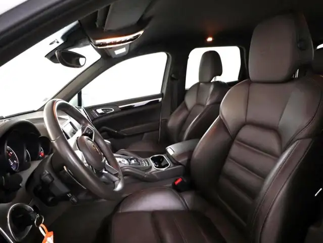 Porsche Cayenne view 10