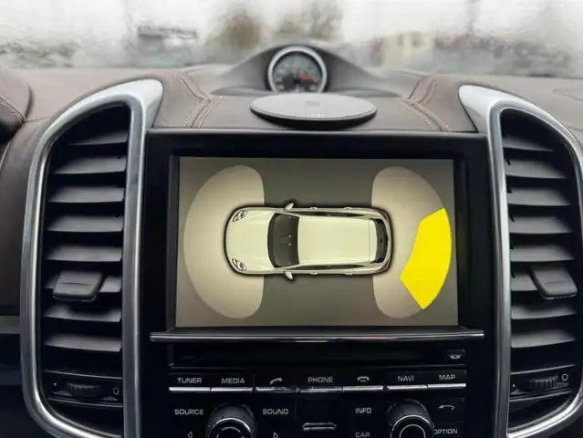 Porsche Cayenne view 14