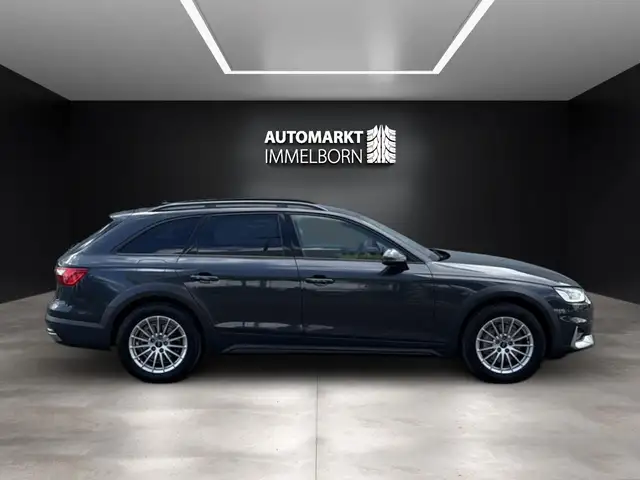 Audi A4 view 11