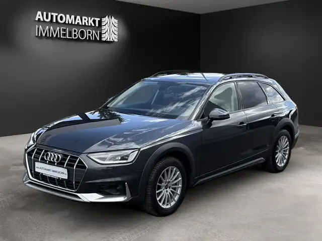 Audi A4 view 4