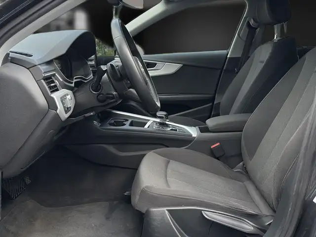 Audi A4 view 14