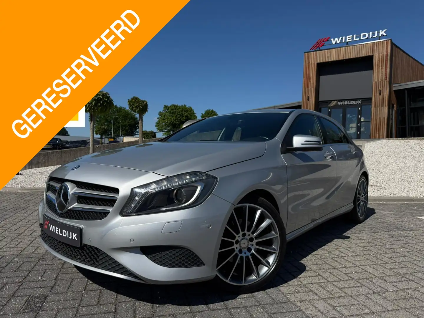 Mercedes-Benz A 180 Ambition 19 inch AMG velgen Grijs - 1