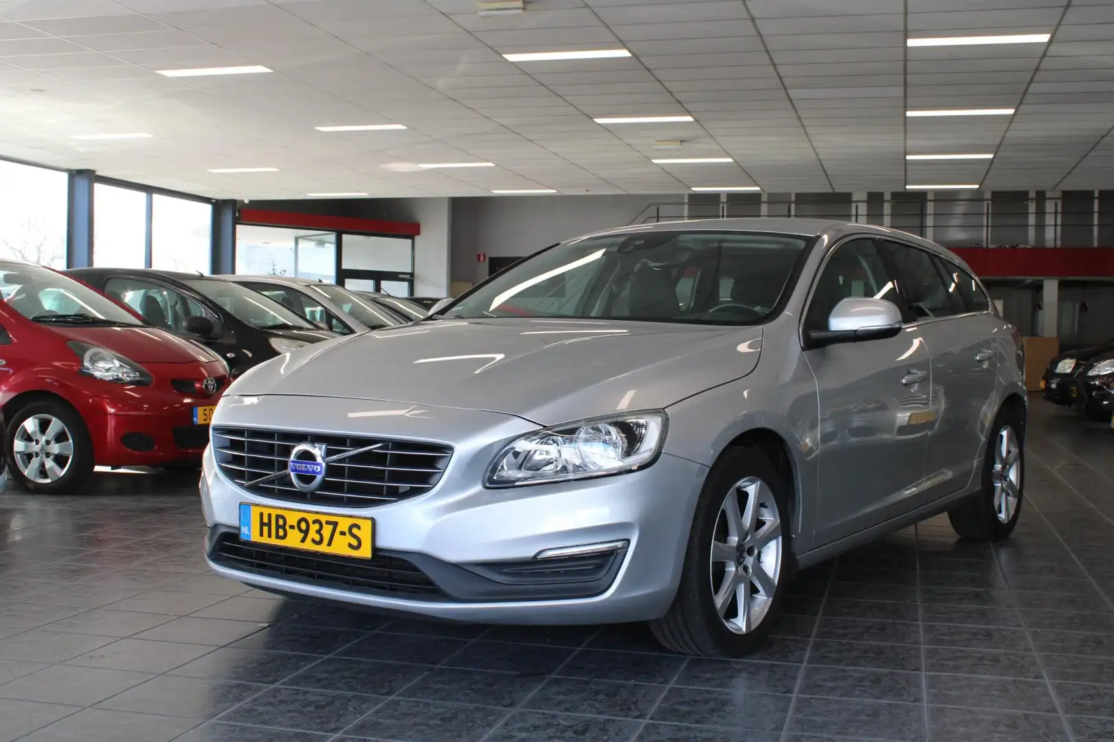 Volvo V60 2.0 T3 Momentum, Nieuwe distributieriem, NAP, APK Grau - 2