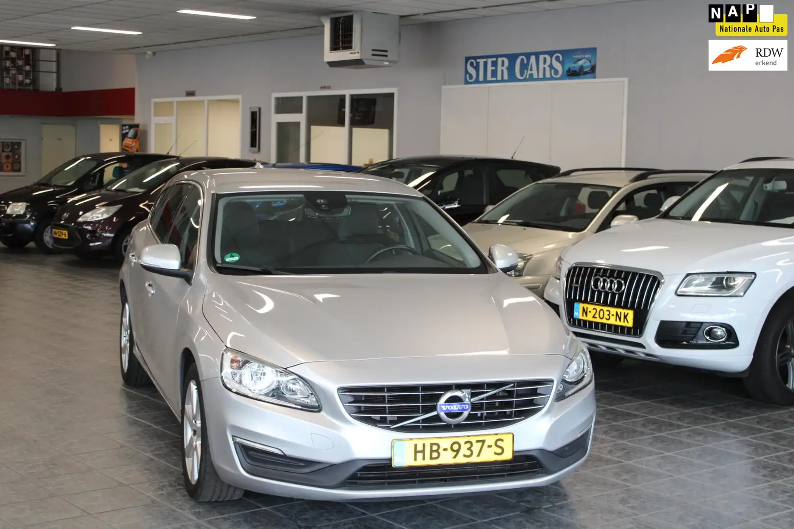 Volvo V60 2.0 T3 Momentum, Nieuwe distributieriem, NAP, APK Grau - 1