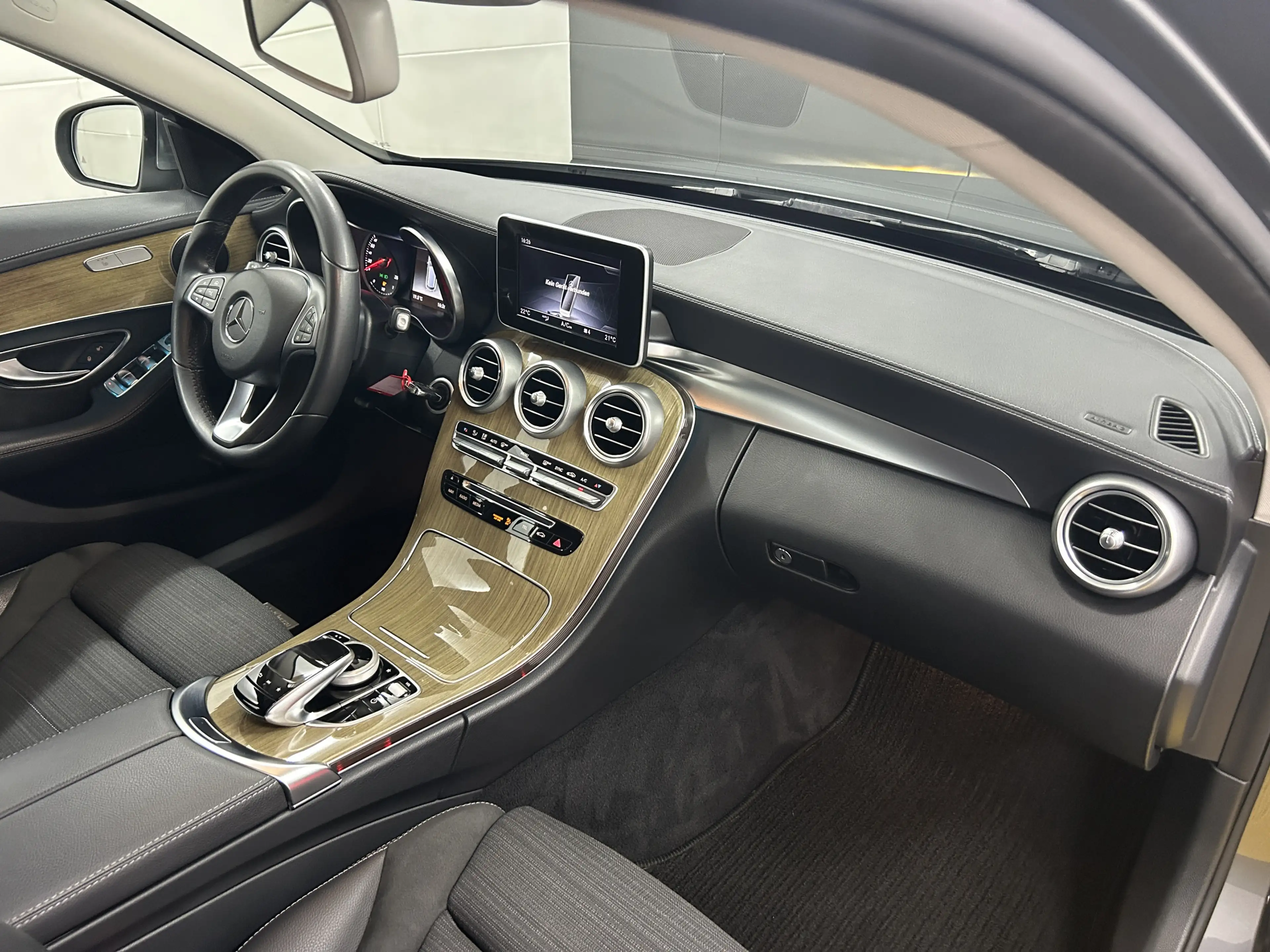 Mercedes-Benz C 200 CGI+AHK+LED+AMBI+NAVI+SHZ — photo 11