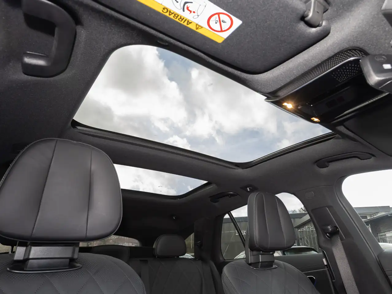 Mercedes-Benz E 200 T-Modell AUT Bel.Sitz HUD Leder SpurH 12