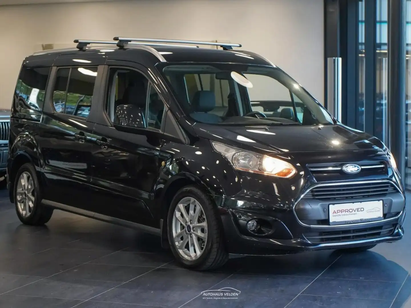 Ford Tourneo Connect Titanium Schwarz - 1