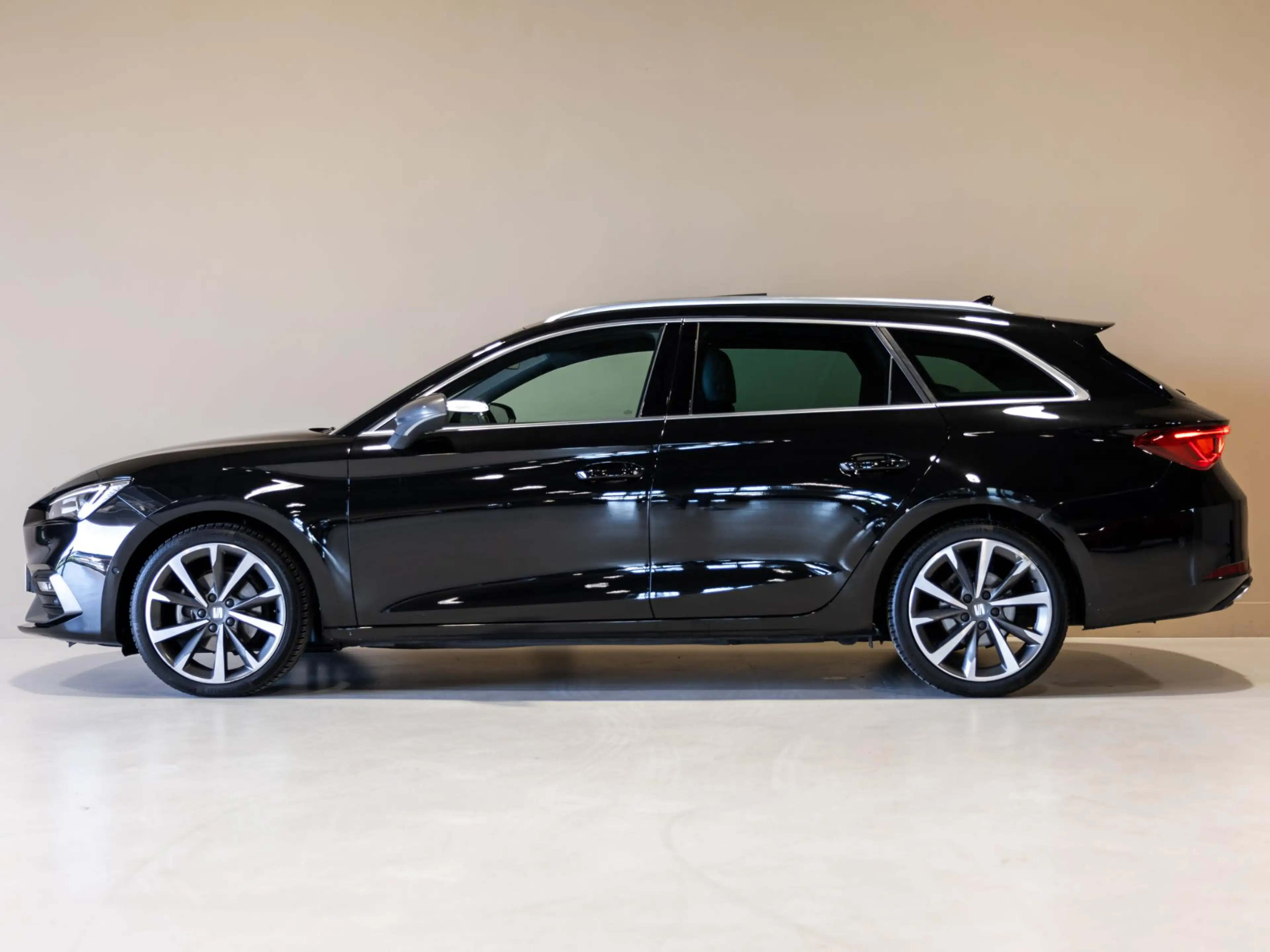 SEAT Leon Sportstourer 1.5 eTSI FR Launch Edition / 150pk / — photo 3