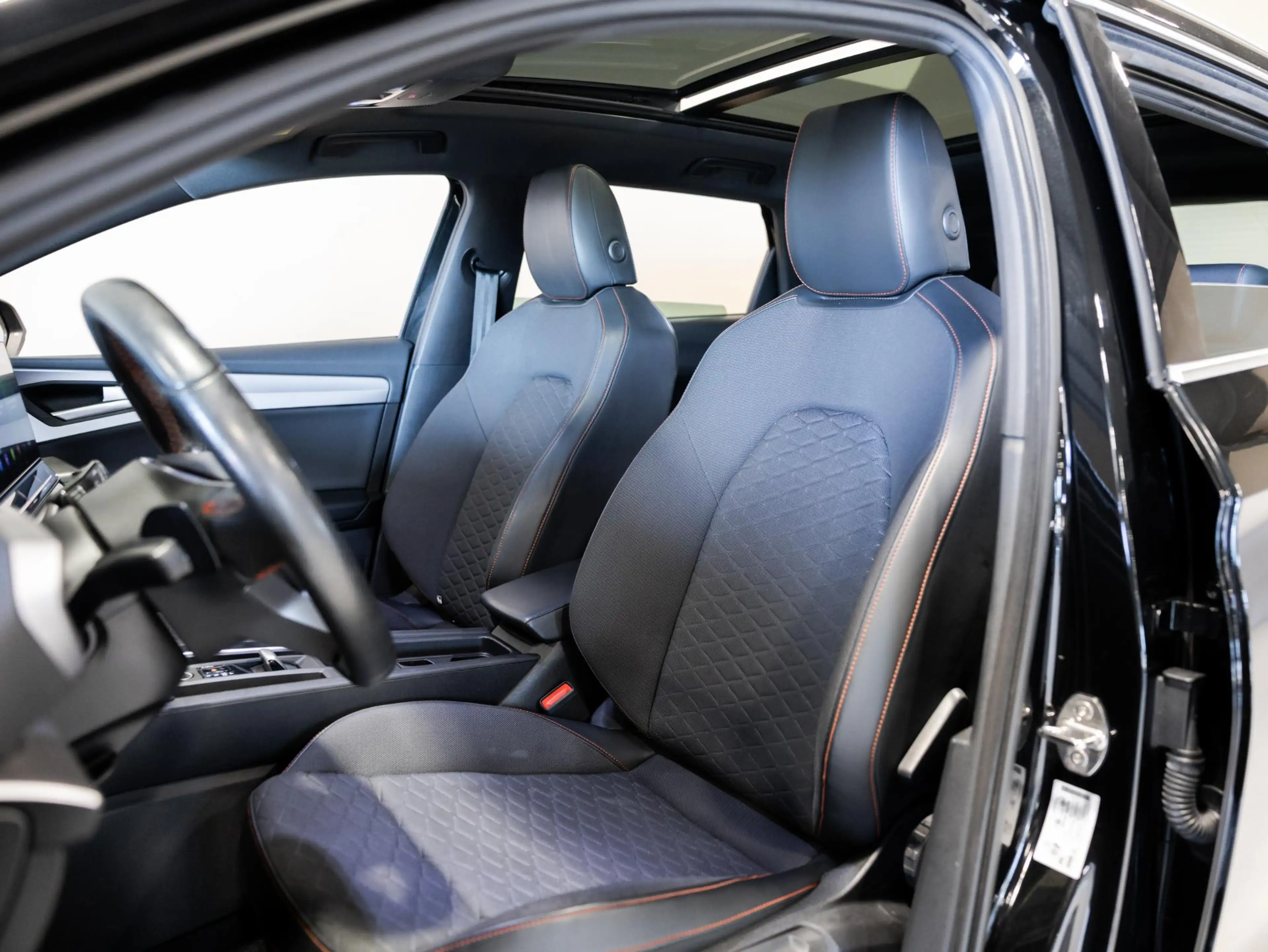 SEAT Leon Sportstourer 1.5 eTSI FR Launch Edition / 150pk / — photo 8