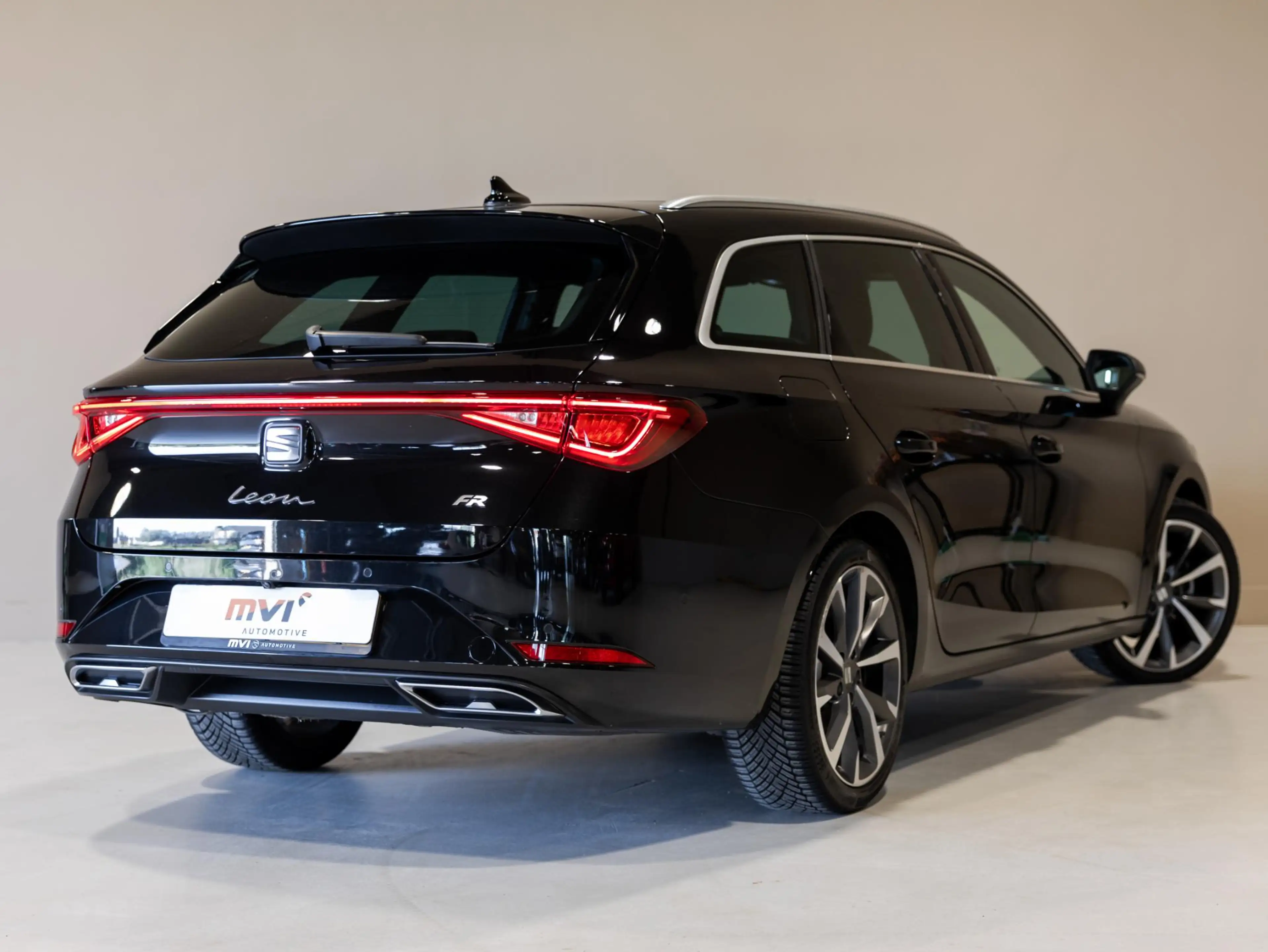 SEAT Leon Sportstourer 1.5 eTSI FR Launch Edition / 150pk / — photo 2