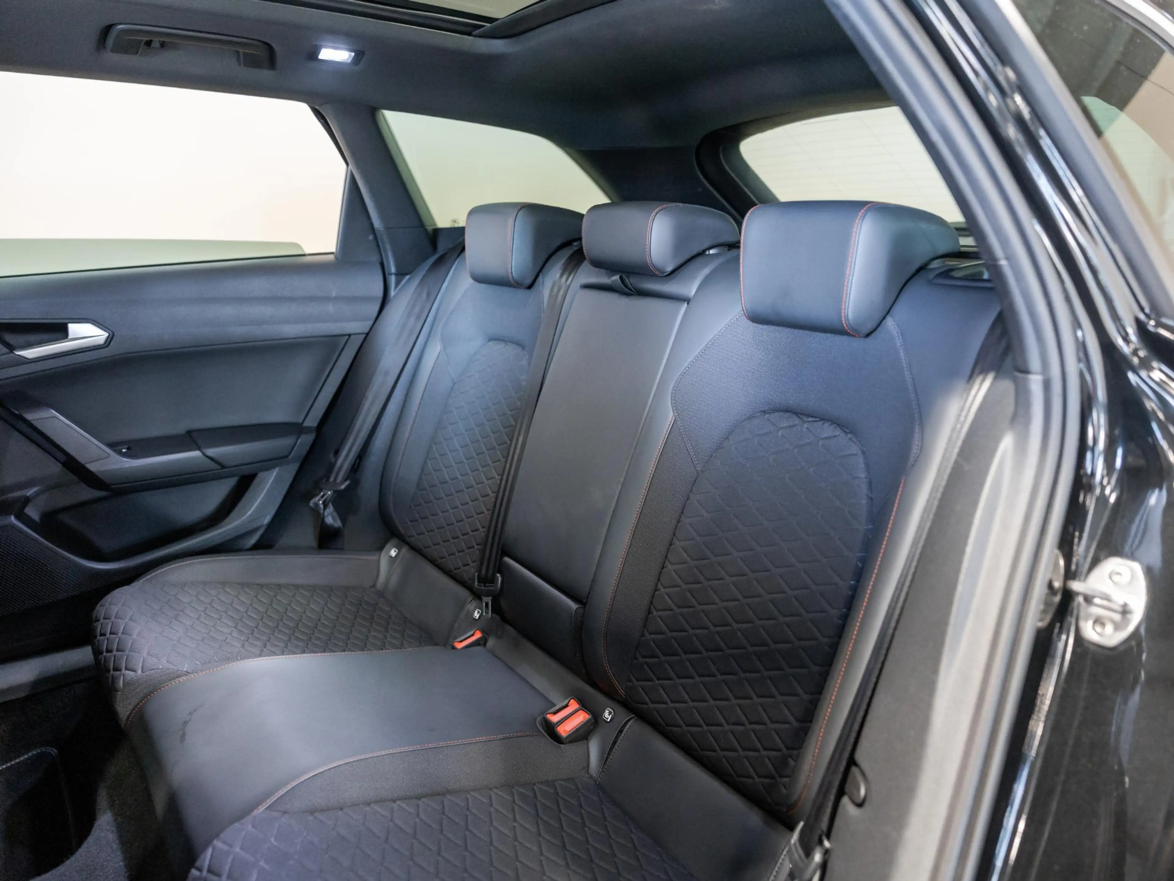 SEAT Leon Sportstourer 1.5 eTSI FR Launch Edition / 150pk / — photo 9