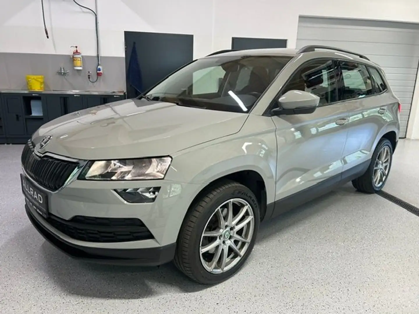 Skoda Karoq Ambition 4x4 Automatik AHK Grau - 1